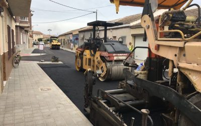 Ejecución obras de asfaltado de la calle Santa Águeda y camino Puente el Rollo