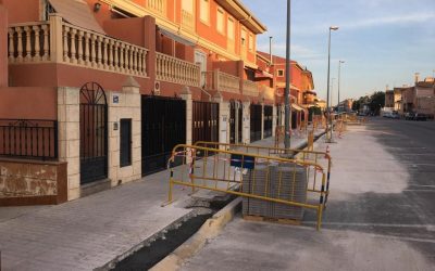 El Ayuntamiento de Catral ejecuta las obras para colocación de nuevo arbolado en la C/ Comunidad Valenciana.
